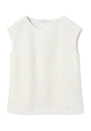 Blouse blanche sans manches avec col rond et broderie œillets florale complexe, avec un bas festonné et une texture de tissu douce.