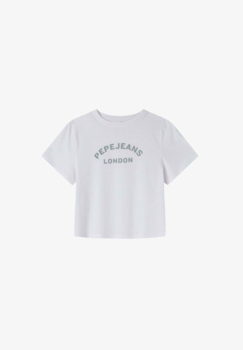 Camiseta de algodón blanca de corte corto con un escote redondo y mangas cortas. La impresión en el frente dice "PEPEJEANS LONDRES" en gris. Textura suave.