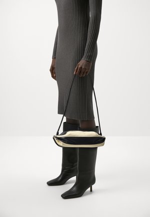Marimekko KARLA BAGS - Ülerinna-kott - off-white, black