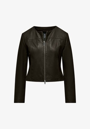 Schwarze Lederjacke mit langen Ärmeln, halslosem Ausschnitt und vorderem silbernem Reißverschluss.