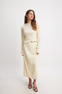 NA-KD PLISSE FLOUNCE DETAIL MAXI SKIRT - Dolgo krilo - beige