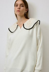 Touché Privé Jumper - ecru