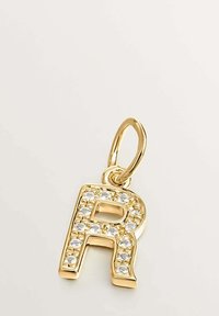 Dije de letra "R" en oro incrustado con gemas transparentes, con un acabado suave y un pequeño aro de salto para sujeción. Diseño sencillo y elegante.