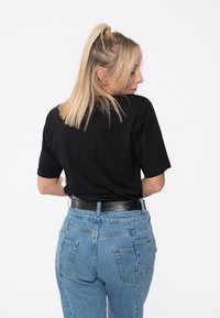 Paradiso Clothing FLEETWOOD LOGO - Print T-shirt - black