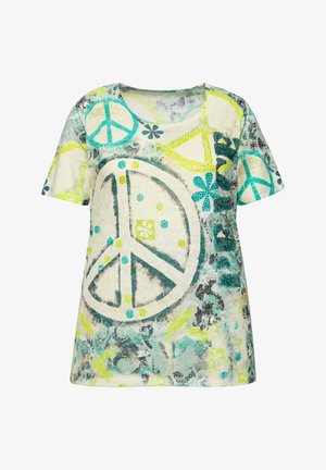Koszulka krótki rękaw wykonana z lekkiego materiału, z wielokolorowym wzorem znaku pokoju, ozdobiona kwiatami oraz kropkowanymi wzorami w odcieniach turkusu i żółci.