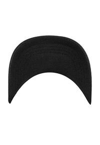 Schwarze Baseballmütze aus einem weichen, strukturierten Stoff. Der gebogene Schirm weist genähte Verzierungen auf. Keine sichtbaren Logos oder Akzente.