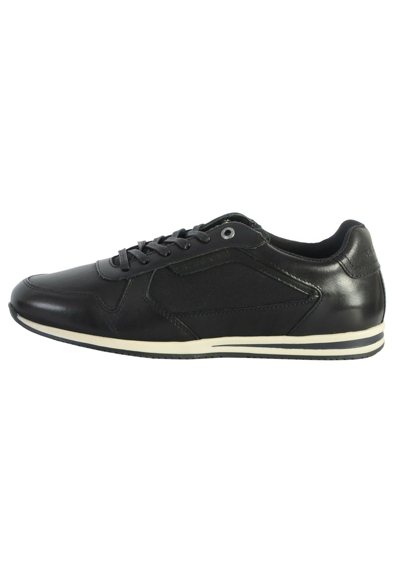 Sneaker nera in pelle con pannelli in rete, punta arrotondata, lacci piatti e accenti in suola bianca. Presenta una finitura liscia e un design a low-top.