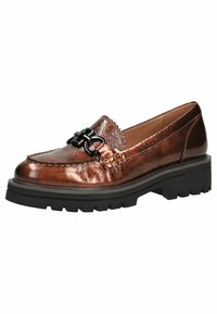 Bronzen leren instappers met een glanzende afwerking, voorzien van een decoratieve zwarte hardwareaccent op de wreef en een chunky, gestructureerde zwarte zool.