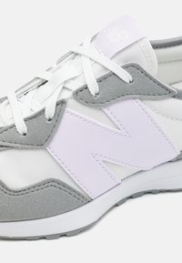 New Balance 327 - Chaussures fitness - grey/purple