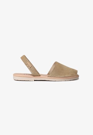 Open-toe slip-on sandalen in tan suede met een glinsterende afwerking, een afgeronde vorm, een verstelbare slingback band en een flexibele zool.