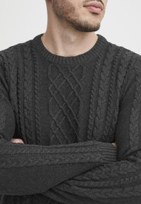 11 Project Strickpullover - grey