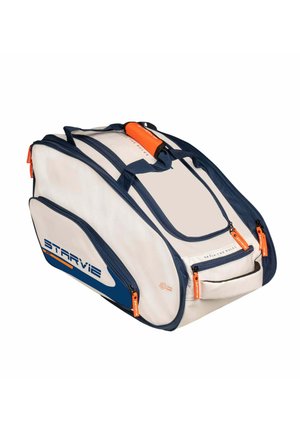 Witte en marineblauwe sporttas met oranje ritstrekjes, zijvakken, een gevoerd handvat en "STARVIE"-branding op het zijpaneel.