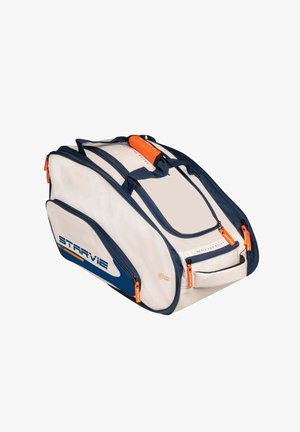 Witte en marineblauwe sporttas met oranje ritstrekjes, zijvakken, een gevoerd handvat en "STARVIE"-branding op het zijpaneel.