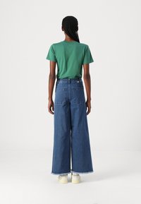Billabong FREE FALL - Flared jeans - brew