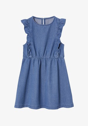 Ærmeløs blå denimkjole med flæsekant langs ærmegab, rynket talje og lynlås i ryggen.