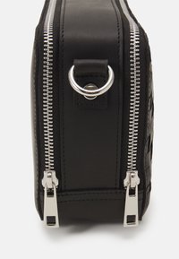 Still Nordic STILLAGGIE BRAIDED 2 ROOM - Axelremsväska - black