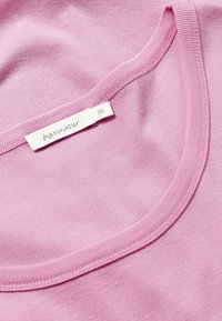 hessnatur SLIM - Langarmshirt - magnolie