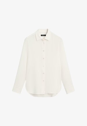 Blouse blanche à manches longues en tissu lisse, avec un col pointu, une patte de boutonnage à l'avant et un ourlet arrondi. Aucun motif ou ornement visible.