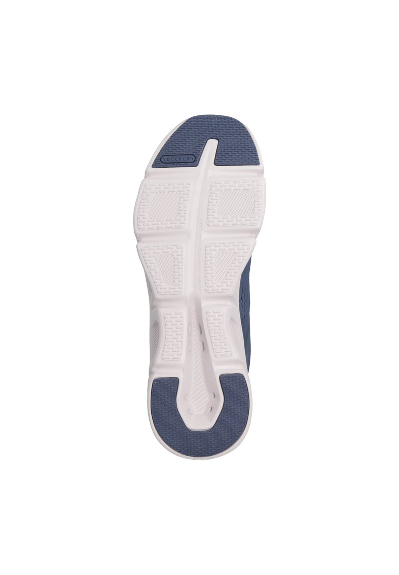 Suela de zapato deportivo azul con una superficie de goma texturizada, que presenta una mediasuela blanca y un agarre con patrón para tracción. Presencia de la marca "SKECHERS".