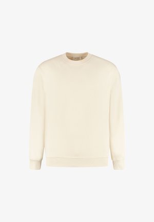 Crème kleurige langjarige crew neck trui met ribgebreide manchetten en zoom, weergegeven op een eenvoudige witte achtergrond.