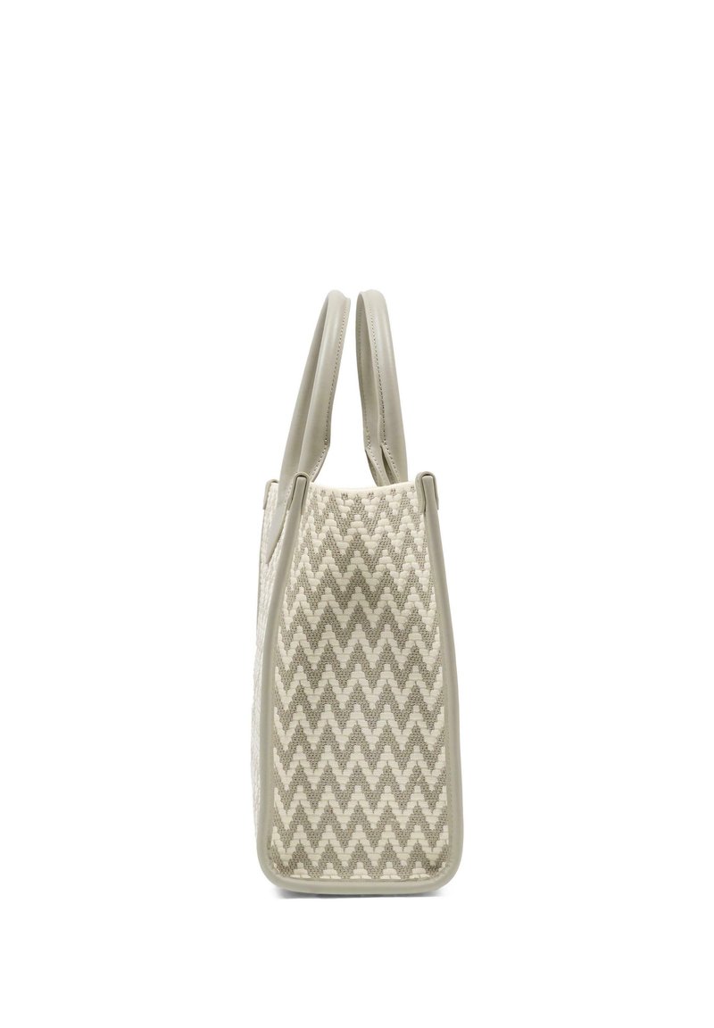 Borsa tote beige con motivo a zigzag intrecciato e due manici imbottiti, vista di lato su sfondo bianco.