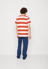 Levi's® RELAXED BABY TAB - Tricou basic - gilia/bright white