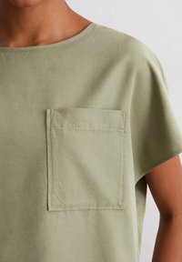 Thumbnail Image 3