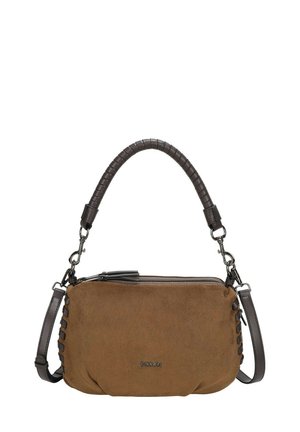 Bolso de ante marrón con cierre de cremallera, un asa trenzada en la parte superior y una correa desmontable que presenta detalles tejidos en los laterales.