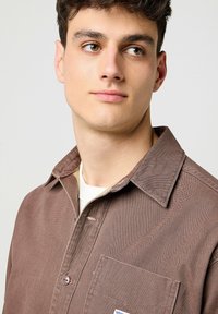Wrangler LOOSE FIT - Overhemd - peppercorn