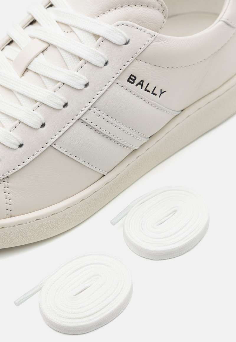 Baskets Blanches Homme Bally En Cuir - Taille US 8.5 - Fabriquées En Suisse à La Main