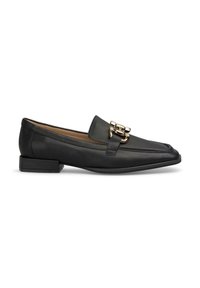 Zwarte leren loafers met een vierkante neus, met een gouden kettingaccent en een lage blokhak. Gladde textuur en minimale stikseldetails.