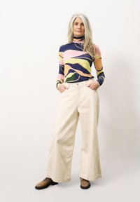 FRNCH CARMELITE - Longsleeve - hills