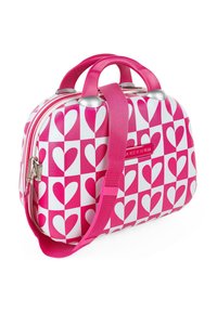 Bolsa de deporte rosa y blanca con un patrón de corazones, que cuenta con un cierre de cremallera, dos asas de transporte y una correa de hombro desmontable.