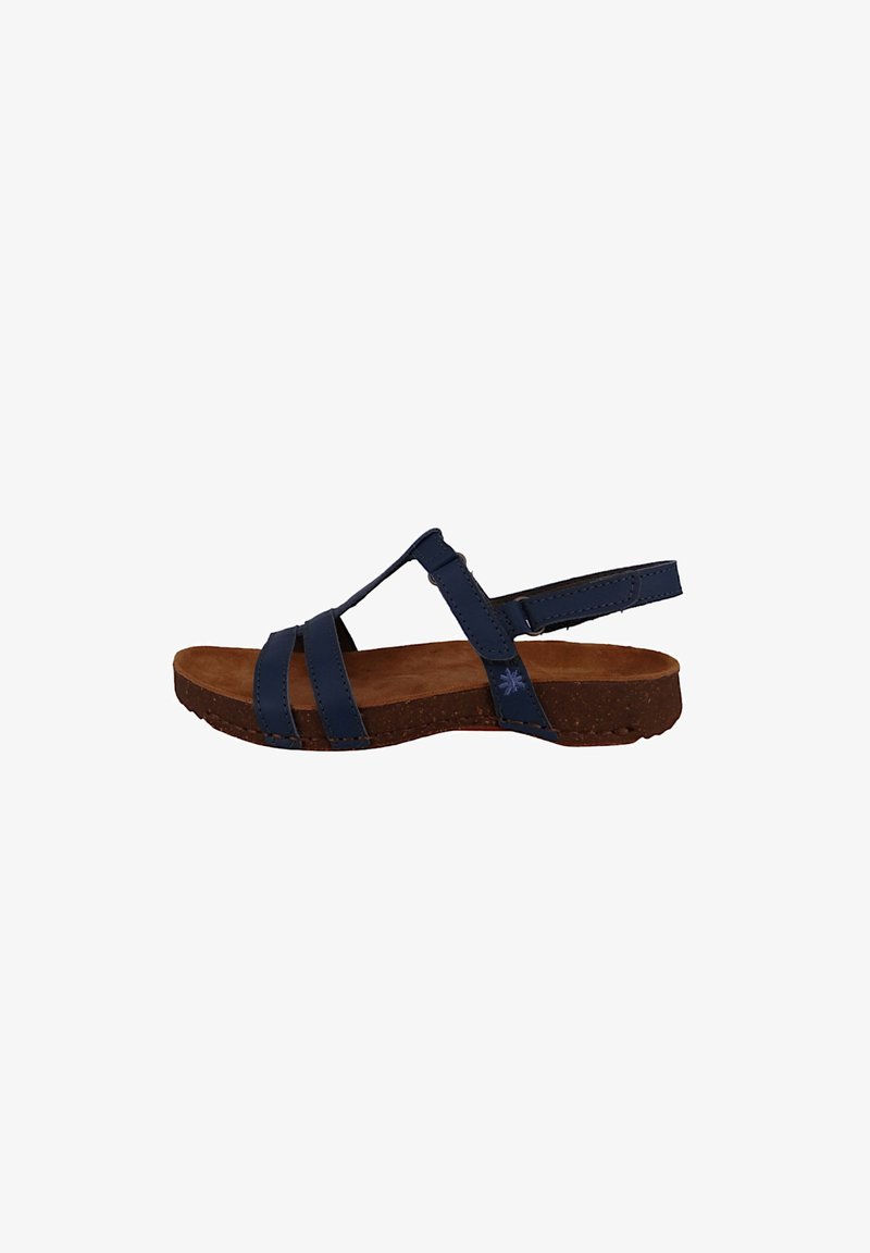 Marineblaue Sandale mit mehreren Riemen, einer gepolsterten braunen Innensohle und einer strukturierten braunen Gummisohle, die ein dezentes Logodetail aufweist.