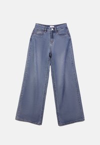 - Wide leg