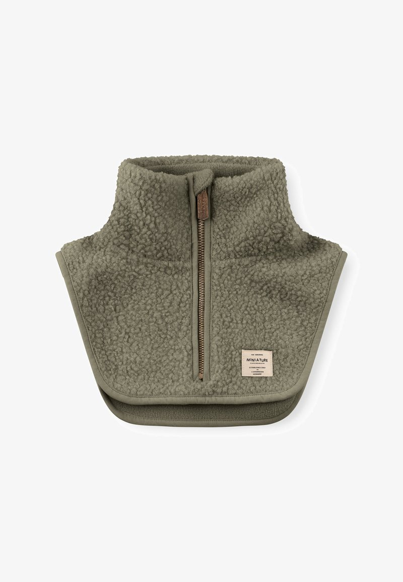 Gilet en polaire de couleur olive atténuée avec un col haut, fermeture éclair partielle et tissu texturé. Comprend une petite étiquette de logo à l'avant.