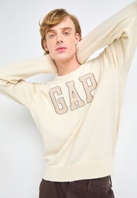 GAP LOGO INTARSIA CREW - Strickpullover - ivory frost
