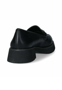 Scarpa in pelle nera con punta arrotondata, dotata di un tacco basso a blocco e un design minimalista. Texture morbida e finitura liscia.