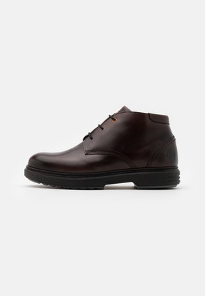 CHUKKA - Botki sznurowane - dark brown