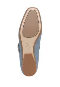 Sole di scarpa in tessuto blu chiaro con fondo in gomma marrone, caratterizzata da un motivo di grip testurizzato e un logo stampato "27". Materiale morbido e resistente.