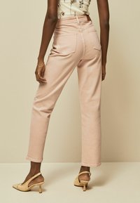 Next CROPPED - Sirgete säärtega teksad - pink