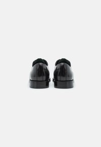 Ted Baker Šněrovací boty - black