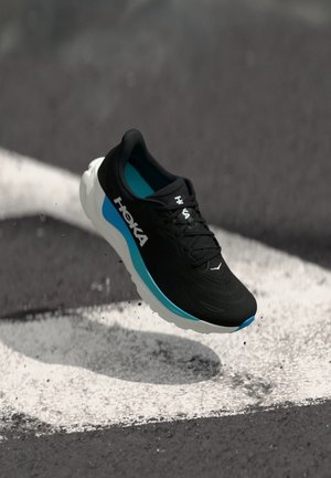 ARAHI 8 - Zapatillas running asfalto - black/skyward blue
