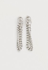 Sudraba krāsas auskari ar ķēdes dizainu, kuriem augšpusē ir skaidra rhinestone akcentēta aizdare. Gluda tekstūra, mūsdienīga silueta.