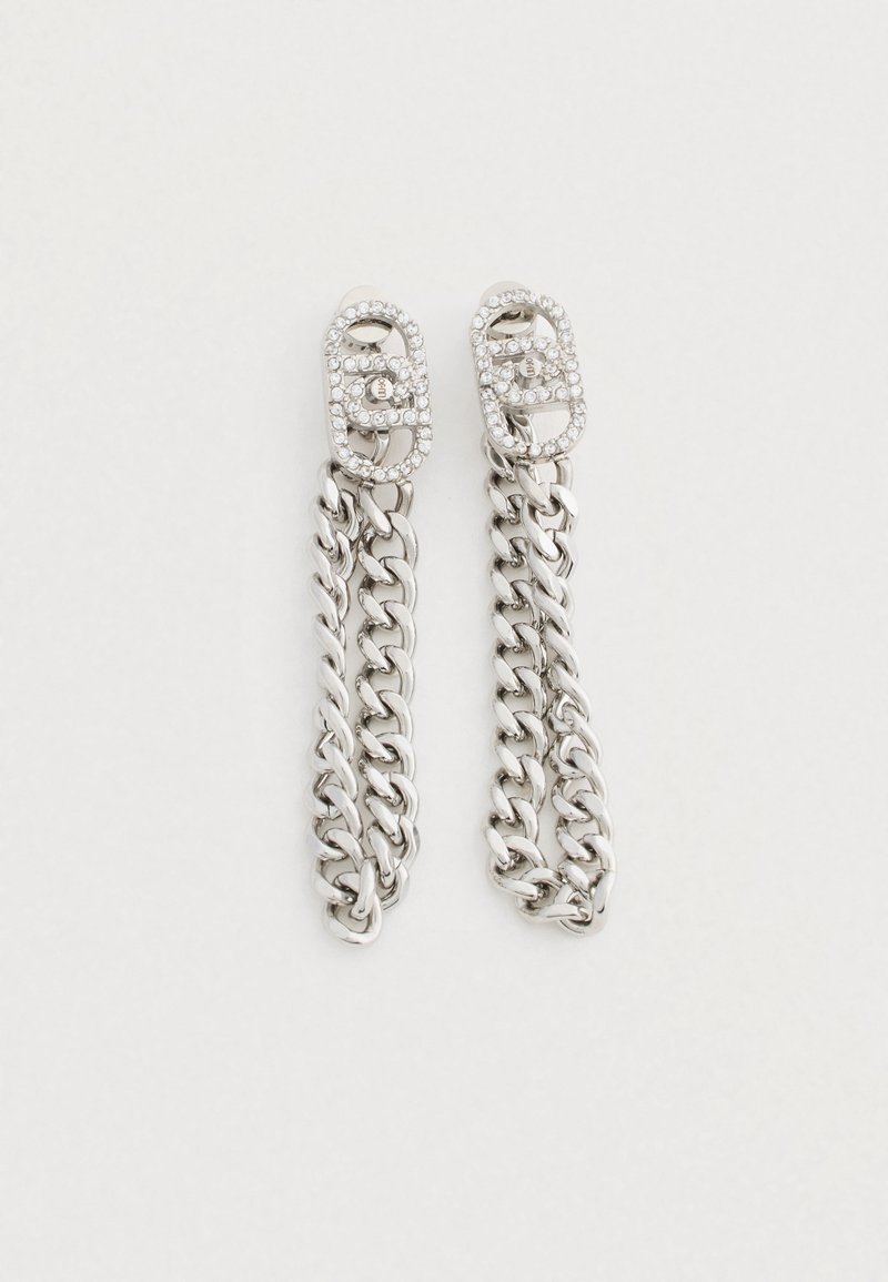 Sudraba krāsas auskari ar ķēdes dizainu, kuriem augšpusē ir skaidra rhinestone akcentēta aizdare. Gluda tekstūra, mūsdienīga silueta.