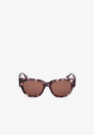 Gafas de sol tipo cat-eye con un montura de acetato moteado en púrpura oscuro y marrón, lentes tinte marrón y textura suave. Bordes acentuados y patas resistentes.