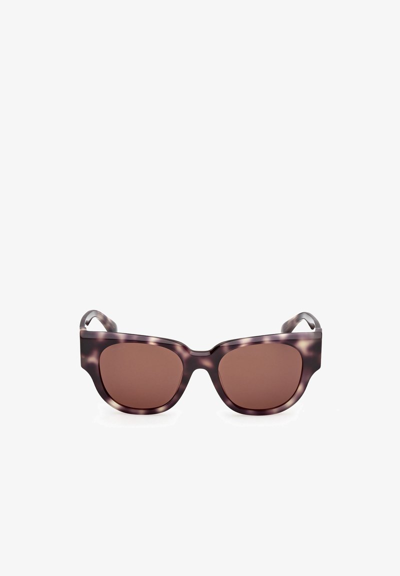 Kissasilmät aurinkolasit, joissa on laikullinen tumman purppuran ja ruskean asetaattikehys, ruskeat sävytetyt linssit ja sileä pinta. Korostetut reunat ja tukevat varret.