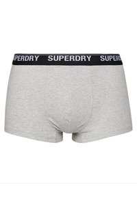 Boxer ajustados de algodón gris con una cinturilla elástica negra que presenta la palabra "SUPERDRY" en blanco. Textura suave, diseño ceñido.