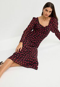 Next REGULAR FIT - Päevakleit - black floral