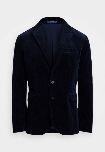 Ναυτικό σακάκι από κοτόνι με καλοριφημένο ύφασμα, με λοξές επενδύσεις και κλείσιμο με ένα κουμπί, διαθέτει δύο μπροστινές τσέπες. Διαθέτει υφασμάτινη επιφάνεια με υφή και απαλό εσωτερικό φόρεμα.